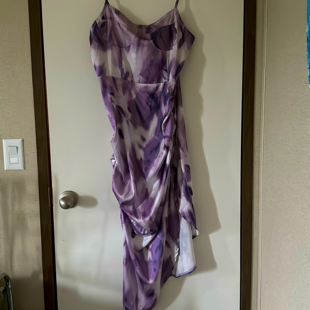 Midi dress with a half leg slit on your left side !! Size L from SHEIN